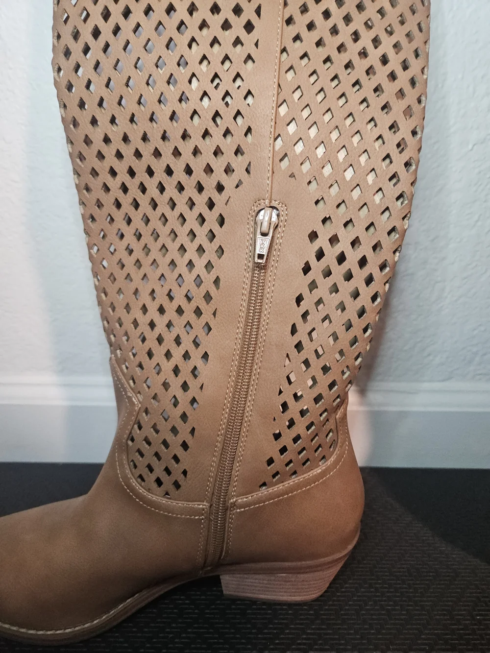 👢 DV by Dolce Vita Kaidence Tan Laser Cut Western Knee High Boots Size 8.5